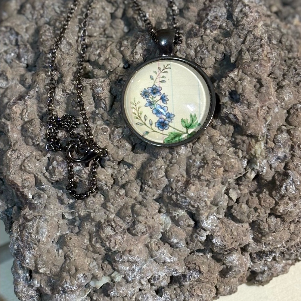 Floral Pendant Necklace in Blue and Green